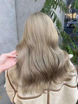 ラックスビールーチェ 沖縄那覇イオンモール店(LUXBE LUCE) 透け感が人気！ホワイトミルクティーベージュ【沖縄/那覇】