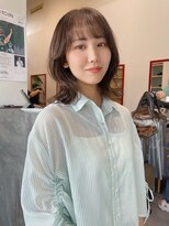 タップ(TAP)&nbsp;秋におすすめくびれレイヤーと大人ブラウン