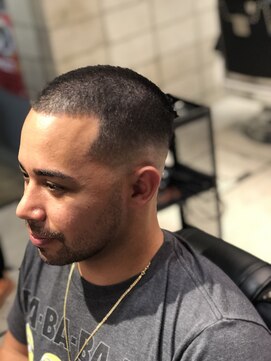 フランクスバーバー アンド ビアークラブ(FRANK'S BARBER and BEER CLUB) スキンフェードカットボウズ