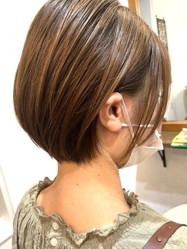ヘアストーリー リズム(hair story r ism) まだまだ人気♪可愛い丸みショート♪アースカラー♪30代40代50代