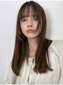 顔周りが可愛い厚め前髪のナチュラルシルキーフルバングロング