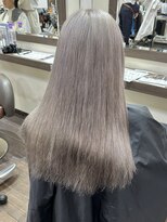 ヘアーアンドメイク ビス(HAIR&MAKE bis)&nbsp;グレーシルバー/ハイトーン【唐木彩華】