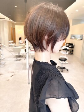 シシ 大宮(She 2.) 大人ショートボブ/ホワイトグレージュ/ブリーチ/ダブルカラー