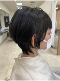 トップふんわり!横のシルエットが綺麗♪くびれショートレイヤー