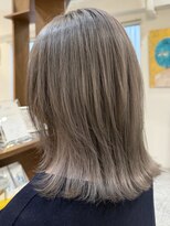 ルイ(ROUIS produced by LUCK 津田沼)&nbsp;ROUIS  津田沼　グレージュ　白髪ぼかし　ブリーチ