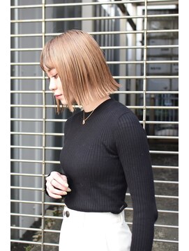 ミエルヘアーエスト 新宿店(mielhair est) 切りっぱなしハイトーンボブ【新宿】