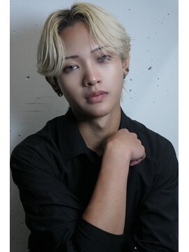 ピア ヤクイン(Pia Yakuin) ハイトーン×センターパート