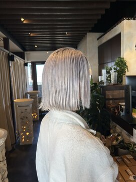 ボブ　ハイトーンダブルカラー茅ヶ崎
