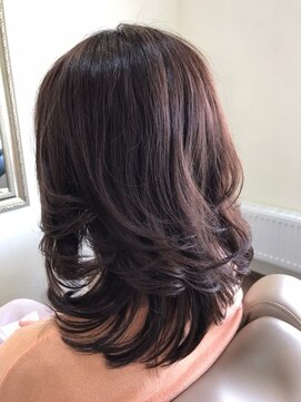 サロン ド ラプワ(Salon de Lapre) ミディアムレイヤースタイル