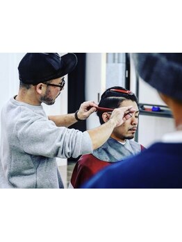 デキる男は身だしなみから。理容室だからできるシェービングや眉カットで清潔感・好感度UP！デキる男を演出