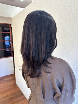 エルサフィロ キタハマ(el zafiro kitahama) 20×30×40代×くびれヘア×ネイビーグレージュ×ミディアム