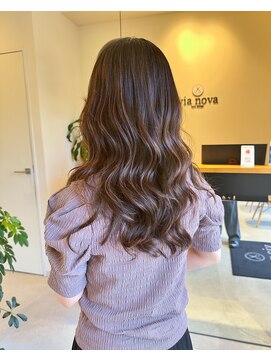 ビアノバ(via nova) 地毛を活かしたナチュラルハイライトカラー