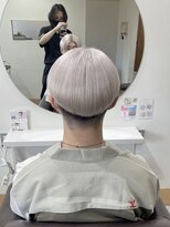 アン(Hair make un)&nbsp;【ホワイトシルバー】