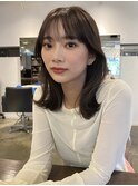 スタイリング簡単！やり過ぎないレイヤーで上品なくびれミディに