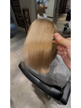 エン 久安(en.) シルバーベージュ×タイトボブ｜上質艶スタイル