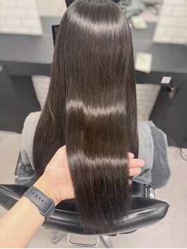 ジーナ 梅田(Zina) 乾かすだけでまとまる艶髪ストレート