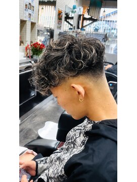 ヘアーエステ グランツエッセ(hair esthe GlanzEsse) ホワイトメッシュ＆スペインカール