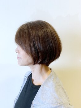 Maison ushiwakamaru 沼津駅北口店【メゾンウシワカマル ヌマズエキキタグチテン】の写真/ナチュラルな白髪ぼかしで明るく染まる白髪染め。お洒落を楽しむ大人の余裕を纏う素敵なサロン体験を是非★