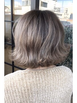 ウェーブス(WAVES) ハイトーン切りっぱなしボブ