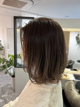 イロ(iro.) 顔まわりレイヤー×ベージュカラー