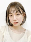【mee.】ユウ　斜めバング　シルキーベージュ　グレージュカラー