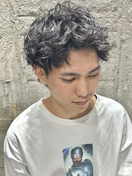 ニアウ 太田店(Niau) メンズショートレイヤーショートアップバングスタイル束感質感