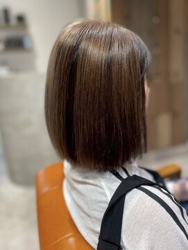 エミュー 大船店(emue) 大船ショートヘア大人ショートボブ白髪ぼかしハイライト白髪染め