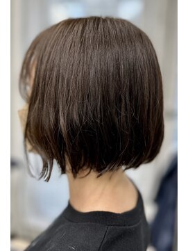 ナンバー ブラオ 名古屋栄(N° blao) ミディアムボブ ダークブラウン