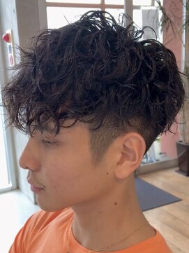 ウェイビーエフティフィフス 横浜西口(WAVEY ft.fifth) ツイストスパイラルパーマ波巻きスパイラル刈り上げマッシュ