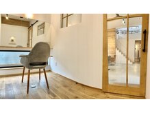 サロンドラ(Salon de La.)の雰囲気（居心地の良いカフェ風サロン。）