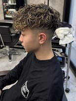 イーラ(era)&nbsp;メッシュスペインカールスパイラルパーマ平巻き刈り上げ