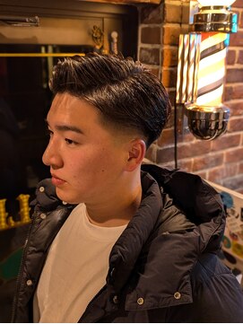 バレス 田町(BALES) <理容室>[メンズ/床屋/シェービング/ヘッドスパ/田町/芝浦]