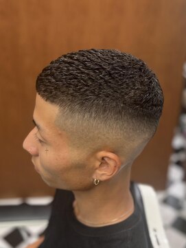 フランクス バーバー ウエストトウキョウ 吉祥寺店(FRANK’S BARBER WEST TOKYO) スパイキーショートブルーブラックフェザーパーマサーフカール