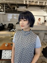 エルメ クラマエ(Elme) 顔まわりレイヤーボブ×ネイビーブルー