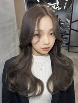 ジーナ 池袋(Zina) グレージュカラー/グレージュ/センターパート/くびれ巻き/池袋