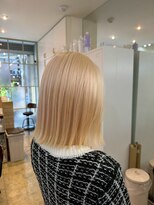 ブロッサム 熊谷店(Blossom) ブリーチベージュ切りっぱなしダブルカラーボブダブルカラー