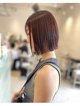 シアン バイ アルテフィーチェ(CYAN by artefice) 切りっぱなし　タッセルボブ　チェリーブラウン　ワインレッド