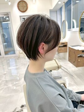 ザシー オモテサンドウ(The C) 20代30代40代ナチュラル大人可愛いレイヤースタイル