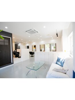 【アットホームなサロンです♪】シンプルで落ち着く店内で、あなたのなりたいを一緒に叶えます♪