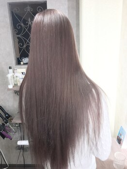 【梅田駅近く】髪質改善トリートメントで髪の芯からダメージを補修し、指通りなめらかな艶めく美髪が叶う！