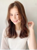 大人ガーリーダークアッシュミディアムレイヤー似合わせカット