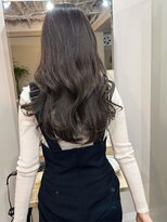 カミエ(kamie)&nbsp;ロングヘアのグレージュ×トリートメントで透明感のある艶髪