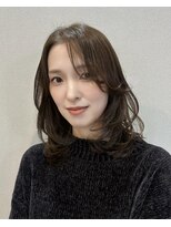 リヴナ(Livna)&nbsp;スモーキーカラーのミディアムレイヤー