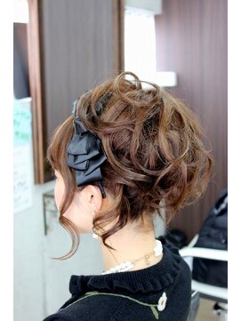 トータルビューティーステラ(TOTAL BEAUTY STELLA) 夜会巻き散らしアップ