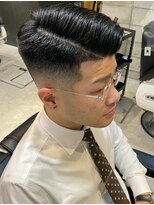 フランクスバーバー アンド ビアークラブ(FRANK'S BARBER and BEER CLUB)&nbsp;フェードカットサイドグラデーションかき上げバーバーカット