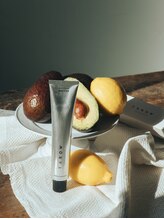 透明感ややわらかさを実現し、質感までも美しい〈スロウカラー〉