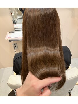 シダ(sida) Aujuaトリートメントで艶髪へ導きます！