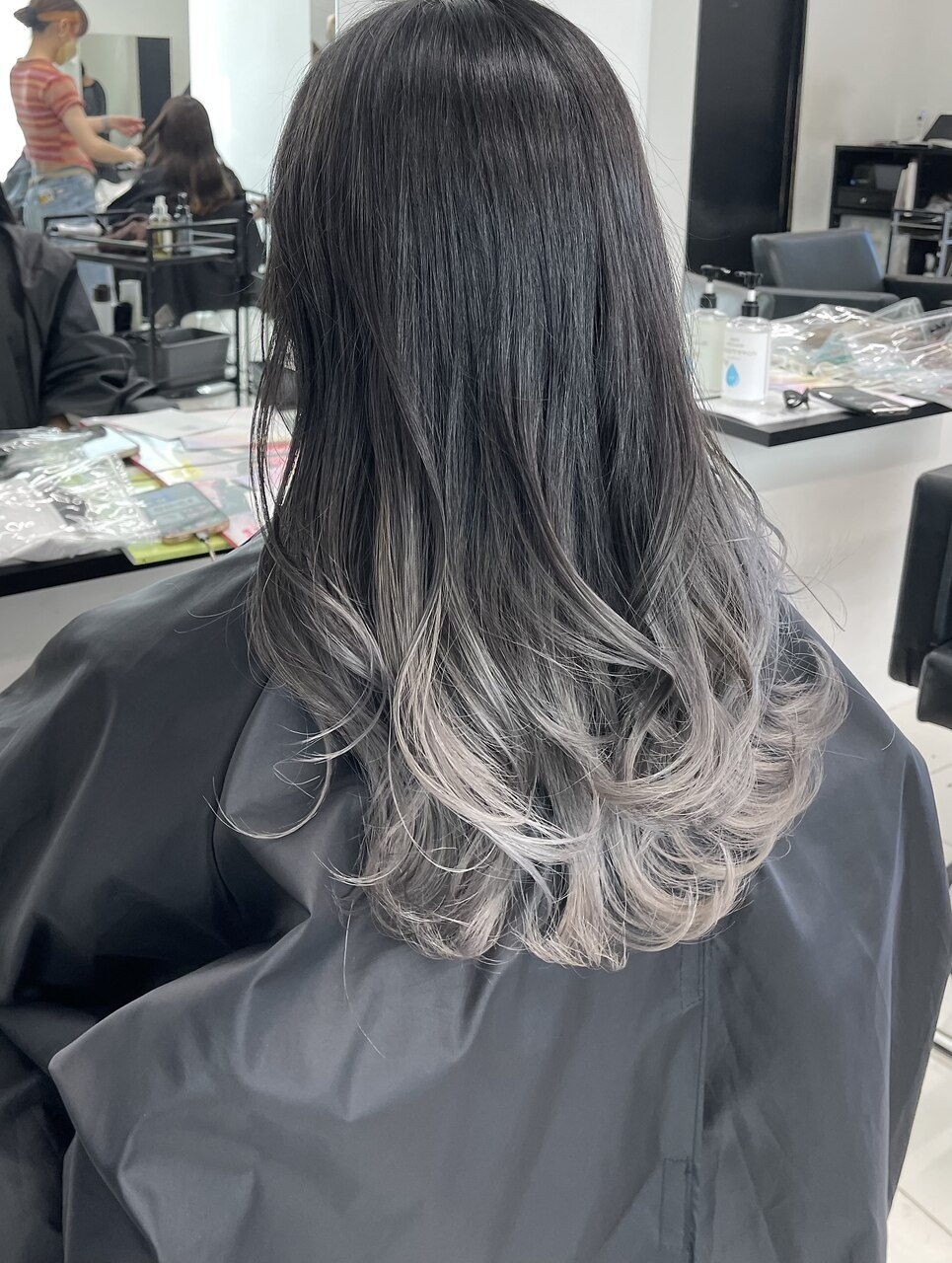 グラデーションシルバーミンク　ショートジレ シルバーグラデーションショートボブ｜ヘアカタログ