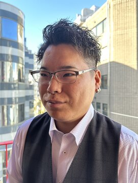 ロミーオム 本厚木(ROMMY. Homme) 刈り上げツイストパーマ無造作アップバングビジネスメンズヘア