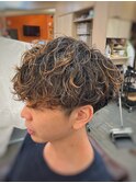 メンズパーマ波巻きツイスパ20代30代爽やかワイルドカジュアル